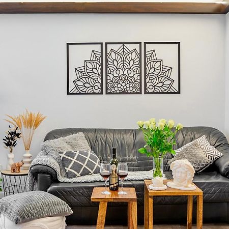 Natural-Style Apartment In The Centre Of براتسيلافا المظهر الخارجي الصورة