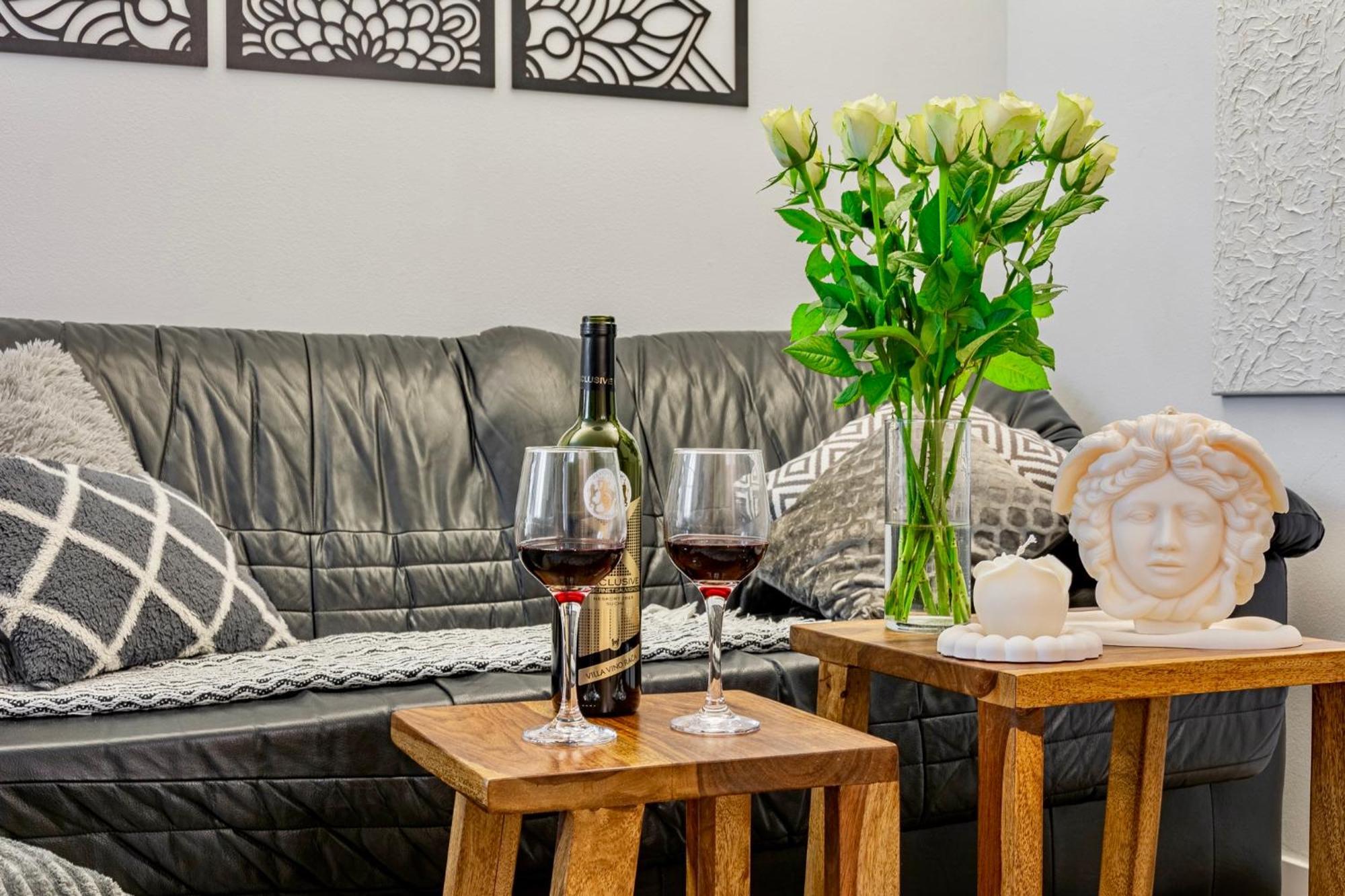 Natural-Style Apartment In The Centre Of براتسيلافا المظهر الخارجي الصورة